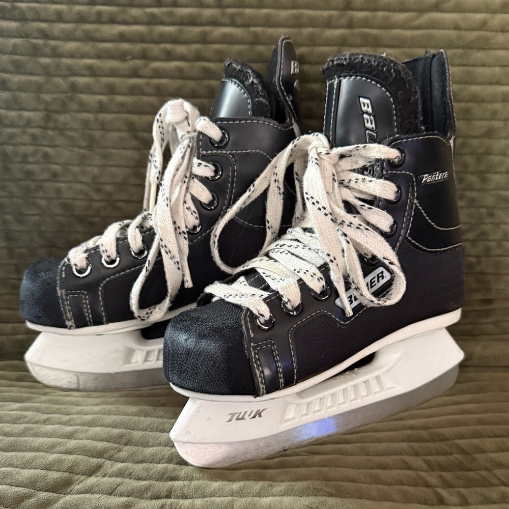 Bauer Kids Black Ice Hockey Skates